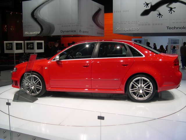 audi_rs4_side.jpg