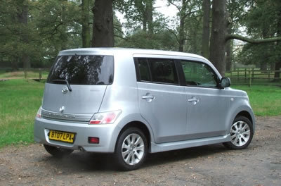 daihatsu_materia_rear_24_10_07.jpg