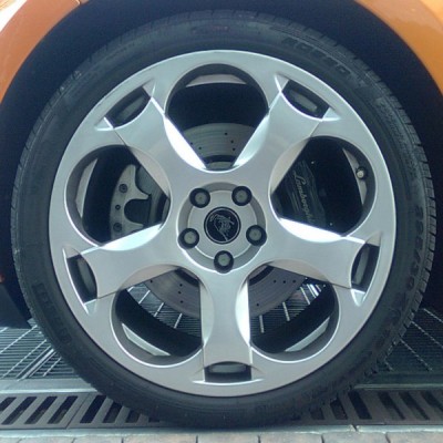 Cerchi_in_lega_lamborghini_su_pneumatici_PIRELLI [800x600].jpg